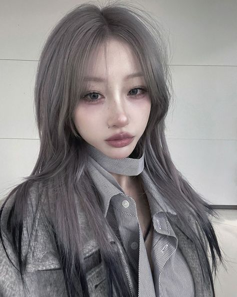 Grey Hair Asian, Hair Color Ideas For Asian, Hair Stayl, Ulzzang Hair, Perfect Blonde Hair, Hair Style Korea, Creative Hair Color, 일본 패션, Kpop Hair