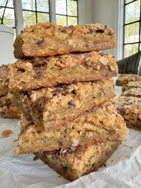 Heath Blondlies Oatmeal Heath Bar Cookies, Heath Toffee Bits Recipes Baking, Heath Cookie Bars, Heath Bar Brownies, Heath Pieces Recipes Toffee Bits, Recipes Using Heath Toffee Bits, Heath Blondies, Heath Bits Recipes, Heath Bar Recipes