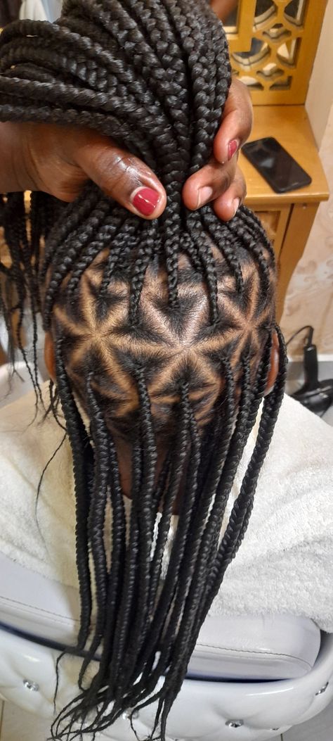 Triangular Braids Hairstyles, Triangular Knotless Braids, Triangular Braids, Triangle Braids, Parting Hair, Individual Braids, Mermaid Braid, Knotless Braids, Triangle Pattern