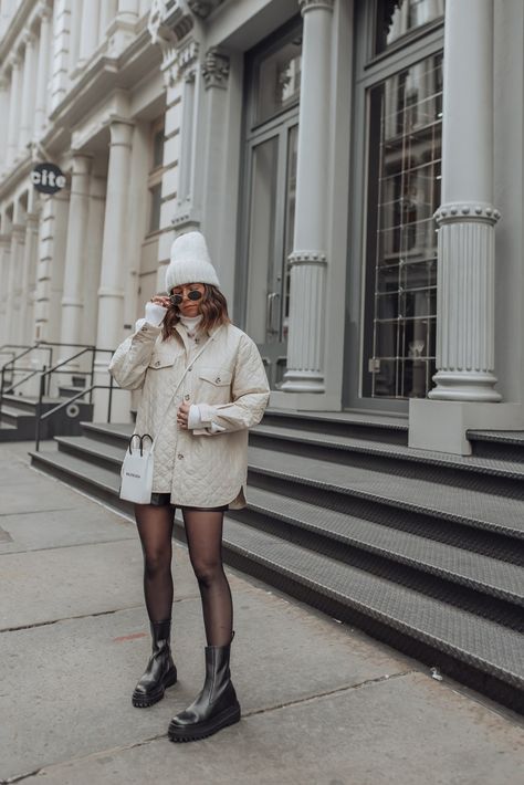 Layers - Flaunt and Center White Beanie Outfit, Layering Street Style, Shirt Jacket Outfit, Quilted Jacket Outfit, Quilted Shirt, Black And White Outfit, Street Style Blog, White Outfit, Nyc Fashion