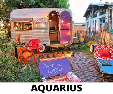 Guest House Ideas, Vintage Glamping, Small Camper Trailers, Zelt Camping, Small Caravans, Vintage Camper Remodel, Tiny Trailers, Tiny Camper, Retro Caravan