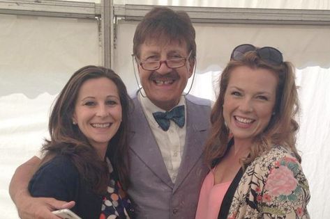 Bargain Hunt star has secret sexy sideline and loves a naughty pun or two - Mirror Online Blu Hunt Icons, Christina Trevanion, Helen Hunt As Good As It Gets, Girls Who Hunt, The Hunt Movie Poster, Antiques Road Trip, Bargain Hunt, Alan Shearer, Lovely Person