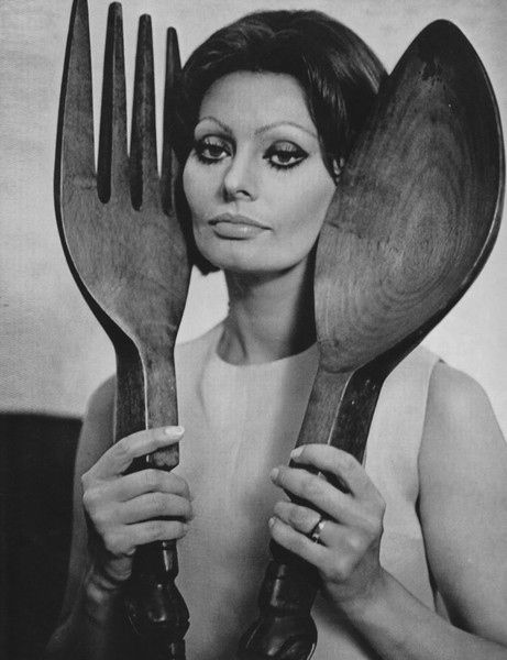 Sophia Loren...with a wooden fork and spoon? haha Giant Spoon, Jane Russell, Tony Award, Sofia Loren, Gene Kelly, Mae West, Domestic Goddess, Italian Actress, Cookery Books