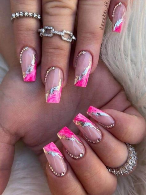 Nails 2023 Trends Pink French, Hot Pink And Gold Nails Design, Nails 2023 Trends Pink, Nails Folie, Fun French Tip Nails, Pink French Tips Nails, Glittery French Tip Nails, Cute Hot Pink Nails, Pink Manicures