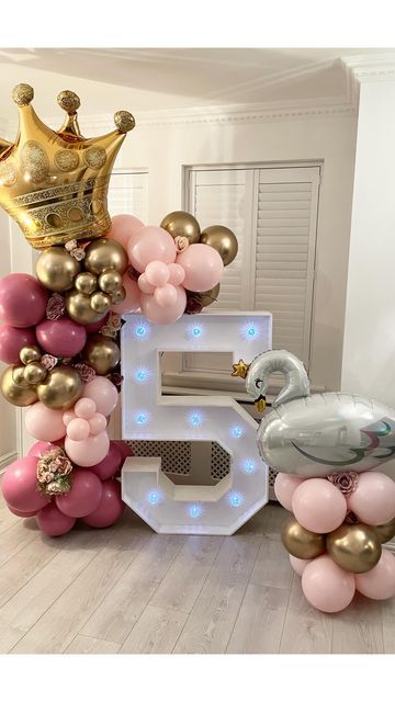 Balloon Corner Decoration, Dark Village, Toddler Birthday Themes, Light Up Numbers, Anniversary Decoration, Garland Ideas, 5 Balloons, Balloon Lights, Girl Birthday Decorations