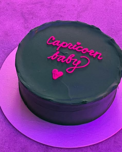 Capricorn Cake Aesthetic, Capricorn Szn Cake, Capricorn Cake, 29th Birthday Cakes, Witch Cake, Queen Cakes, Birthday Dinner Party, Mini Cakes Birthday, Big Cakes