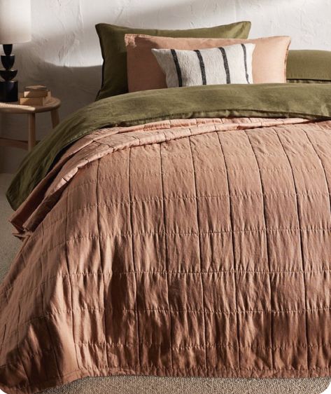 Linen Bedspread Natural, Simple Bedspread Ideas, Bedspread Styling, Rust And Pink Bedroom, Pink And Green Home Decor, Bedding Colour Scheme, Coloured Bedding, Bedspread Ideas, Cabin 7