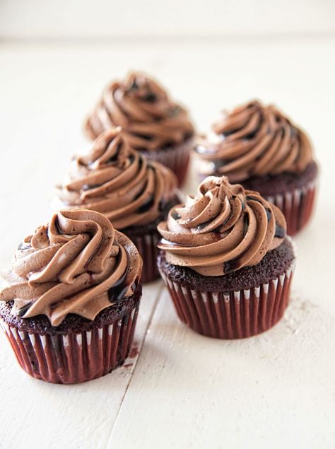 Kalimotxo Chocolate Red Velvet Cupcakes Cupcake With Ganache, Dairy Free Chocolate Cupcakes, Dairy Free Chocolate Frosting, Egg Free Cupcakes, Eggless Chocolate Cupcakes, Dairy Free Cupcakes, Dairy Free Whipped Cream, Dairy Free Chocolate Cake, Dairy Free Frosting