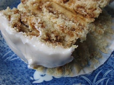 Must not make.  Crackin' Oat Bran apple muffins.  That stuff has to have crack in it to be that good. Oat Bran Muffin Recipe, Oat Bran Recipes, Oat Bran Cereal, Oat Bran Muffins, Recipes Muffins, Bran Muffin Recipes, Bran Cereal, Oat Bran, Cereal Dessert