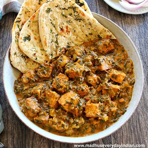 Tofu Spinach Curry, Tofu Spinach Recipes, One Pot Indian Recipes, Indian Bowls Recipe, Indian Tofu Recipes, Tofu Curry Recipes, Tofu Tikka Masala, Dinner Indian, Curry With Spinach