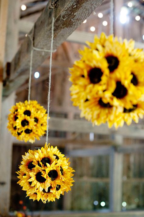 can i have sunflowers in my spring wedding? please?? Wiffle Ball, Rustic Wedding Decorations, Kissing Ball, Cheap Fall, Room Cozy, בר מצווה, Styrofoam Ball, Decorating Inspiration, Deco Floral