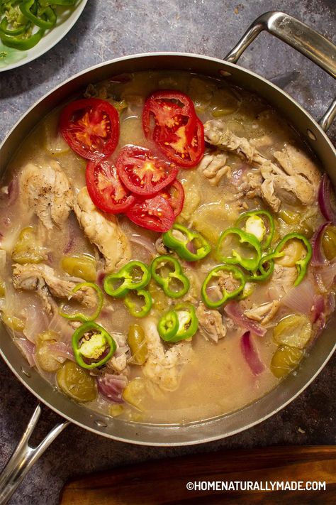 Tomatillo Chicken Recipe Tomatillo Chicken, Tomatillo Sauce, Garlic Uses, Braised Chicken, Spanish Onion, Paleo Chicken, Chicken Cutlets, So Yummy, Chicken Recipe