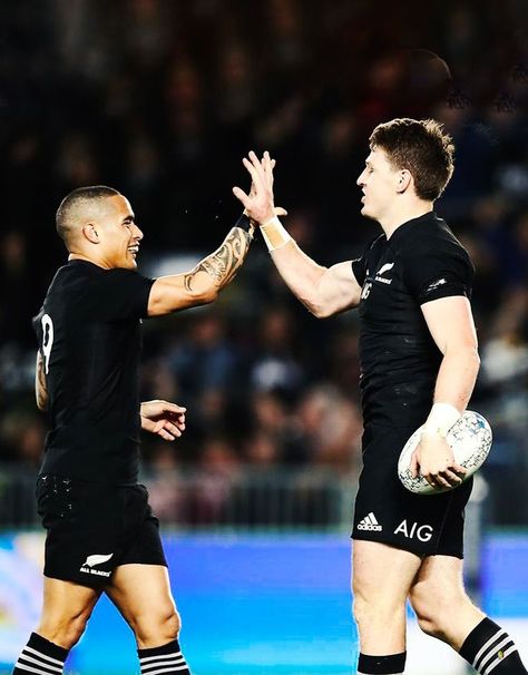 Beauden Barrett starts at five-eighth and halfback Aaron Smith will captain the All Blacks for the first time when New Zealand meets Fiji in Dunedin on Saturday (5:05 PM AEST) in the first of two exhibition games. Beauden Barrett, Nz All Blacks, Aaron Smith, All Blacks Rugby, Eden Park, All Blacks, High Five, Rugby, Eden