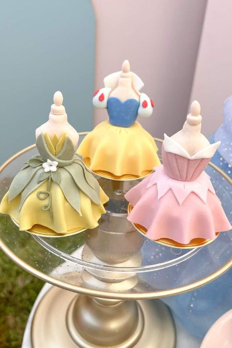 Feast your eyes on this magical princess-themed birthday party! Love the cupcakes! See more party ideas and share yours at CatchMyParty.com Princesses Cupcakes, Birthday Princess Theme, Princess Cupcake, Princess Cakes, Magical Princess, Princess Theme Birthday, Princess Theme Birthday Party, Prince Party, Cupcake Images