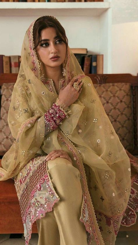 ❤ Dupatta On Head Style Pakistani, Dupatta On Head Style, Dupatta On Head, Bride Aesthetic, Sajjal Ali, Framing Bangs, Sajal Aly, Pakistani Designer Clothes, Embroidery Fashion Detail