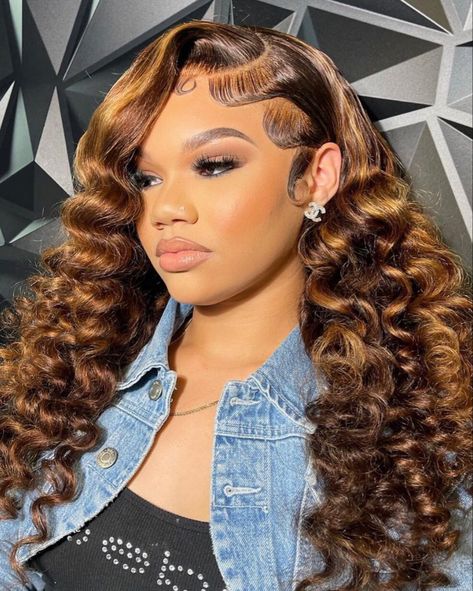 Blonde Weave Hairstyles, Curl Lace Front Wig, Colorful Highlights In Brown Hair, Blonde Highlights Curly Hair, Highlights Curly Hair, 13x4 Lace Front Wig, Feed In Braids Hairstyles, Curly Hair Photos, Curly Hair Wig