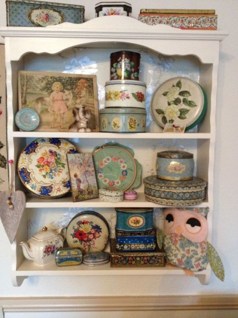 Boho Knick Knacks, Office 2023, Home Decor Australia, Cottage Cozy, Antique Booth Displays, Antique Mall Booth, Vintage Knick Knacks, Collection Decor, Granny Style