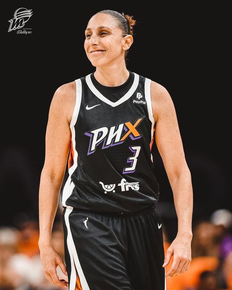 Phoenix Mercury on Twitter: "Diana Taurasi has now scored 1,300 three pointers in her career. Next closest … her bestie Sue Bird with 1,001. https://t.co/2wEZjPL6YP" / Twitter Diana Taurasi, Phoenix Mercury, Sue Bird, Vision Board Pictures, Wnba, Womens Basketball, Female Athletes, Phoenix, Career