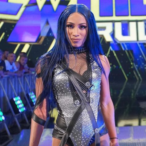 Mercedes Mone, Wwe Sasha Banks, Wwe Female Wrestlers, Wwe Girls, Tv Show Outfits, Sasha Banks, Wrestling Divas, Sasha Bank, Army Girl