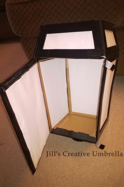 Jill's Creative Umbrella: For the Stage - DIY LAMP POST Diy Lamp Post Prop, Lamp Post Diy How To Make, Diy Narnia Lamp Post, Diy Lamp Post Christmas, Diy Christmas Lamp Post, Diy Lamp Post, Narnia Lamp Post, Ward Christmas Party, Stage Props