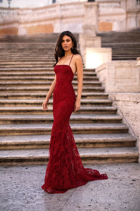 Red Ball Gowns, Alamour The Label, Prom Evening Dresses, Dress Display, Cute Prom Dresses, Red Gowns, Pretty Prom Dresses, Prom Outfits, Grad Dresses