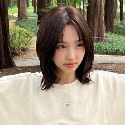 Kpop Short Hair, Korean Short Hair, Oval Face Haircuts, Hair Inspiration Long, Asian Short Hair, Hair Inspiration Short, Hairstyles For Layered Hair, Twice Nayeon, Shot Hair Styles