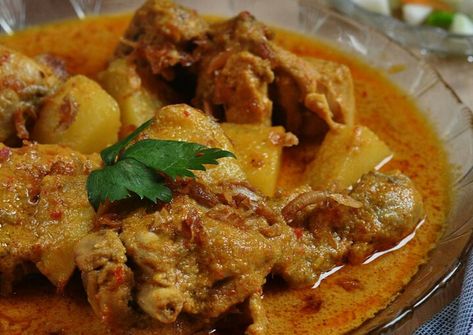 KARE AYAM foto resep utama Kari Ayam Malaysia, Malaysian Chicken Curry, Opor Ayam, Malaysian Curry, Masakan Malaysia, Kari Ayam, Malay Food, Using A Pressure Cooker, Indonesian Cuisine