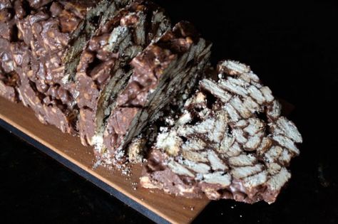 Chocolate Salami (only 4 ingredients) Lazy Cake Recipe, Recipes For Desert, Biscuit Loaf, Salami Recipe, Chocolate Salami, Lazy Cake, Icebox Desserts, Homemade Garlic Butter, Butter Biscuits