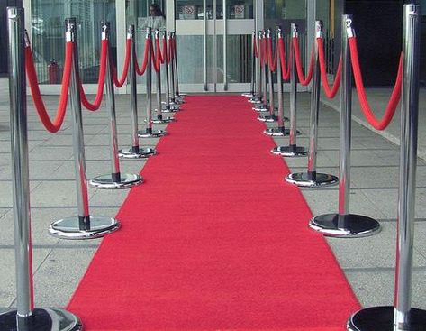 Red Events, Pink Runway, Kitchen Carpet Runner, Dark Carpet, Red Carpet Runner, Hollywood Theme, Office Carpet, Carpet Trends, Cheap Carpet Runners