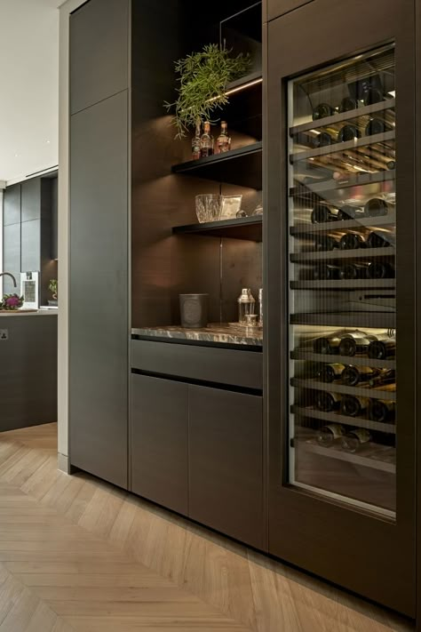 Kitchen With Wine Bar, Wine Bar In Family Room, Luxury Bar Area In Home, Luxury Wine Bar Design, Home Wine Bar Design, At Home Wine Bar, Wine Bar Ideas Home Modern, Luxury Pantry Design, Kitchen Wine Bar Ideas