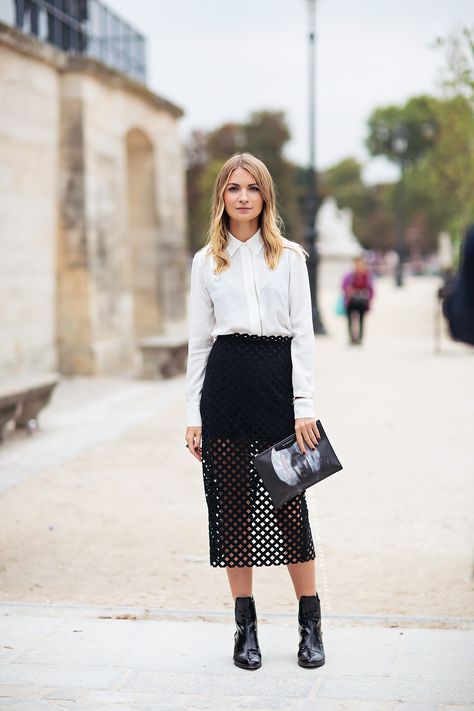 black and white Blouse Street Style, Street Style Stockholm, Cute Hipster Outfits, Nylon Japan, Fun Outfits, Stockholm Street Style, Eyelet Blouse, Hipster Outfits, Skirt Style