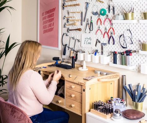 Jewelry Studio Space, Jewelry Studio Organization, Jewelry Armoire Diy, Design Studio Workspace, Metal Art Jewelry, Art Studio Organization, Jewellers Bench, Workshop Studio, Sewing Room Decor