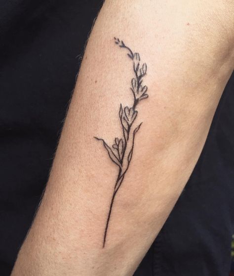 564 Likes, 3 Comments - MKNZ (@ruffenough) on Instagram: “tuberose stalk on Lauren  done at @valentinestattoo #stickandpoke #handpoked #mknz” Tuberose Tattoo, Gladiolas Tattoo, Simple Tatto, Name Tattoos For Moms, Lillies Tattoo, Hidden Tattoos, Flower Henna, Ink Inspiration, Art Tattoos