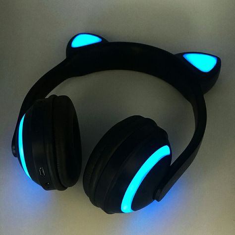 Wireless Cat Ear Headphones  Main features: + Cute cat ear headphones + Bluetooth 4.1 for wireless music, phone calls + TF card, AUX line in or optional FM mode + Make it with your brand at MOQ 500pcs  Matthew / Kingsun Headphones Matthew.ks@earphoneswholesale.com Solutions for music, phones calls; Solutions for airplane, buses, hotel, hospital, SPA etc Black Cat Headphones, Cat Earphones, Cat Headphones, Head Phone, Head Phones, Cute Headphones, Snowflake Jewelry, Easy Hairstyles For Thick Hair, Shoulder Necklace