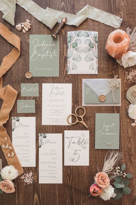 Inspirations pour un mariage bohème et végétal – La Sœur de la Mariée - Blog Mariage Wildflower Wedding Invitations, Romantic Wedding Ceremony, Digital Invitations Wedding, Rustic Fall Wedding, Green Wedding Invitations, Wedding Prep, Wildflower Wedding, Wedding Mood Board, Wedding Mood