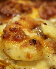 Cooking With Mary and Friends: Cheesy, Creamy Scallop Potatoes with Bacon Scalloped Potatoes With Bacon, Scallop Potatoes, Bacon Scallops, Potatoes With Bacon, Paprika Recipes, Bacon Potato, Cheesy Bacon, Scalloped Potatoes, Glass Baking Dish