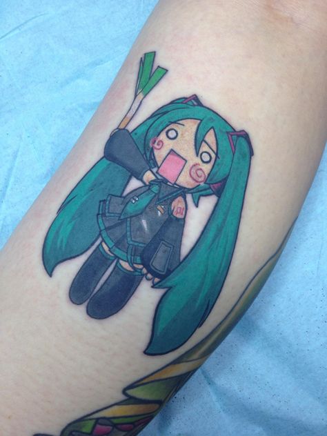 Vocaloid Tattoo Ideas, Miku Tattoo Ideas, Vocaloid Tattoo, Hatsune Miku Tattoo, Miku Tattoo, Hachune Miku, Bright Tattoos, Army Tattoos, Cute Tats