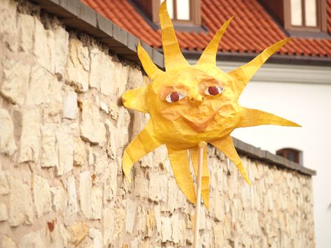 Big Paper mache Sun Sun Paper Mache, Paper Mache Sun, Paper Mache Tree, Sun Paper, Sun Crafts, Apartment Wall Art, Paper Puppets, Gold Sun, Paper Clay