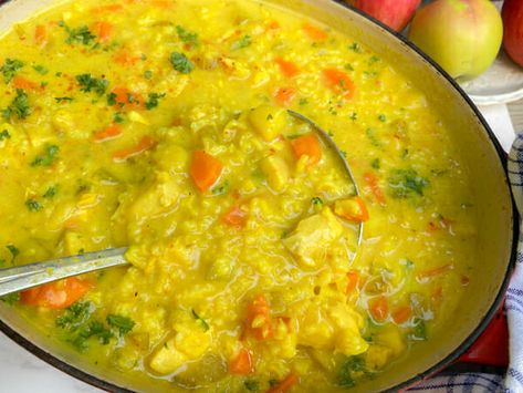 How to Make Mulligatawny Soup with Chicken, Apple & Rice Mulgatwani Soup, Mulagatawny Soup, Muligawtany Soup Recipe, Mild Chicken Curry, Soup With Apples, Mulligatawny Soup Recipe, Apple Rice, Mulligatawny Soup, Chicken Curry Soup