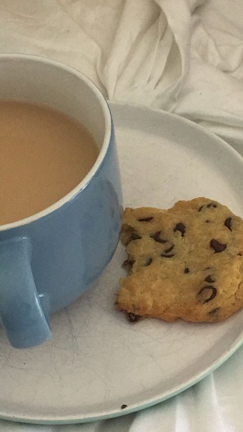 Tea With Cookies Aesthetic, Tea And Cookies Aesthetic, Food In Bed Aesthetic, Cookie Aesthetic, Tea In Bed, Tea Food, Coffee Obsession, Food Yummy, A Cup Of Coffee