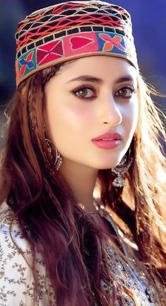 Name Dp, Sajal Ali, Hair