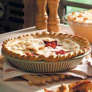 Fresh Red Raspberry Pie - from Taste of Home (trying to find Baker's Square copy-cat) Cranberry Cherry Pie, Rhubarb Recipes Pie, Cherry Pie Recipe, Raspberry Pie, Rhubarb Pie, Rhubarb Recipes, Cherry Pie Filling, Pie Dessert, Sweet Tarts