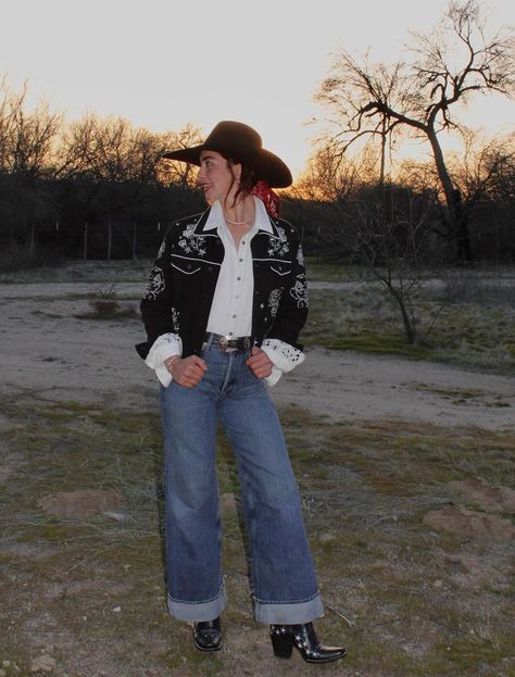 Butch Cowgirl, 90s Cowgirl Fashion, 90s Country Fashion Women, Western Grunge, Country Outfits Women, Girl Cowboy Boots, Masc Women, Lesbian Outfits, Country Fashion Women