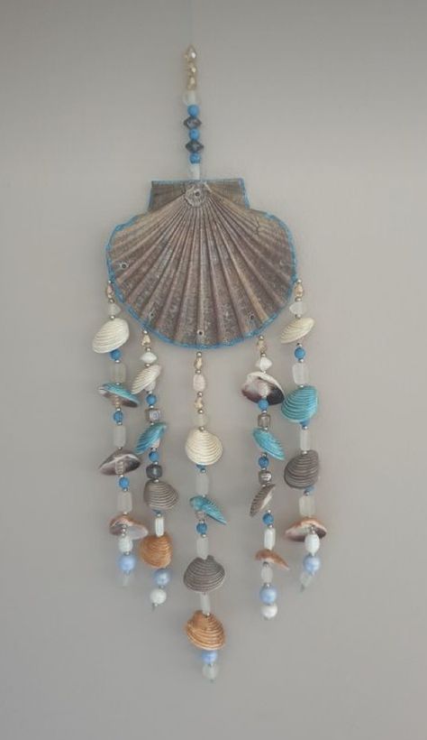 Seashell Art Diy, Beach Crafts Diy, Wind Chimes Homemade, Sea Shells Diy, Beach Themed Crafts, Shell Wind Chimes, Wind Chimes Craft, Art Coquillage, Trailer Decor