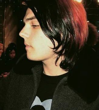 (2) ✝︎ jade ✝︎ on X: "head full gerard way side profile thoughts https://t.co/bwCyCJxeNj" / X Revenge Gerard Way, Black And Red Hair, Red Roots, Gerald Way, Bob Bryar, Mcr Memes, Ray Toro, I Love Mcr, Mikey Way