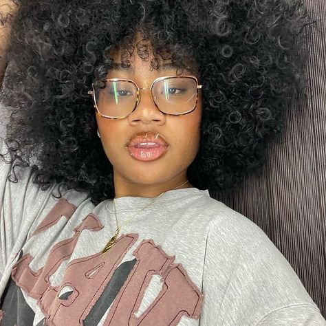 Blackish Hairstyles, Short Twists Natural Hair, Accessorizing Outfits, Ankara Dress Designs, Glasses Inspiration, Girls Natural Hairstyles, Sassy Hair, Girls With Glasses, Baddie Hairstyles