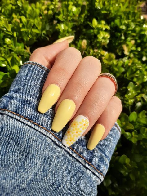 Cute Yellow Nails, Yellow Nail Designs, New Nail Colors, Yellow Nail Art, Yellow Nails Design, Yellow Nail, Nail Supplies, Yellow And Pink, Yellow Nails