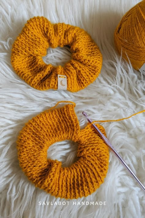 Crochet Scrunching Patterns, Crochet Schruncies, Crochet Scrunchies Video, Knit Scrunchie Pattern, Scrunchies Crochet Free Pattern, Crochet Scrunchies Pattern Free, Crochet Crunchies, Fast And Easy Crochet Projects, Crochet Thick Yarn Projects