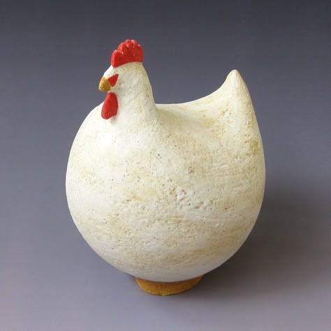 Chicken Ceramic Pottery, Animals Ceramics, Chicken Pottery, Round Animals, Chicken Ceramic, Ceramic Underglaze, Wedding Decor Vases, Ceramic Chicken, Pottery Animals