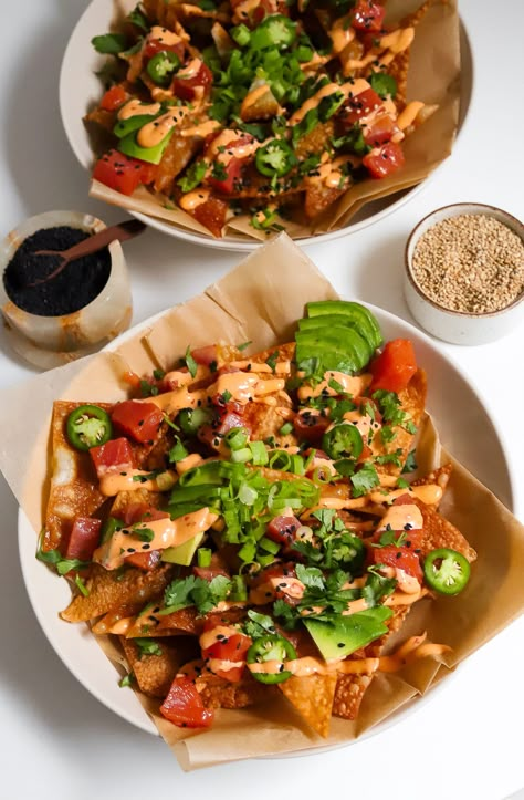 » Poke Nachos with Spicy Tuna Won Ton Nachos, Ahi Tuna Poke Wonton Nachos, Spicy Ahi Poke Recipe, Tuna Poke Nachos, Poke Nachos Recipe, Hors Dourves, Asian Plates, Ahi Tuna Nachos, Poke Nachos